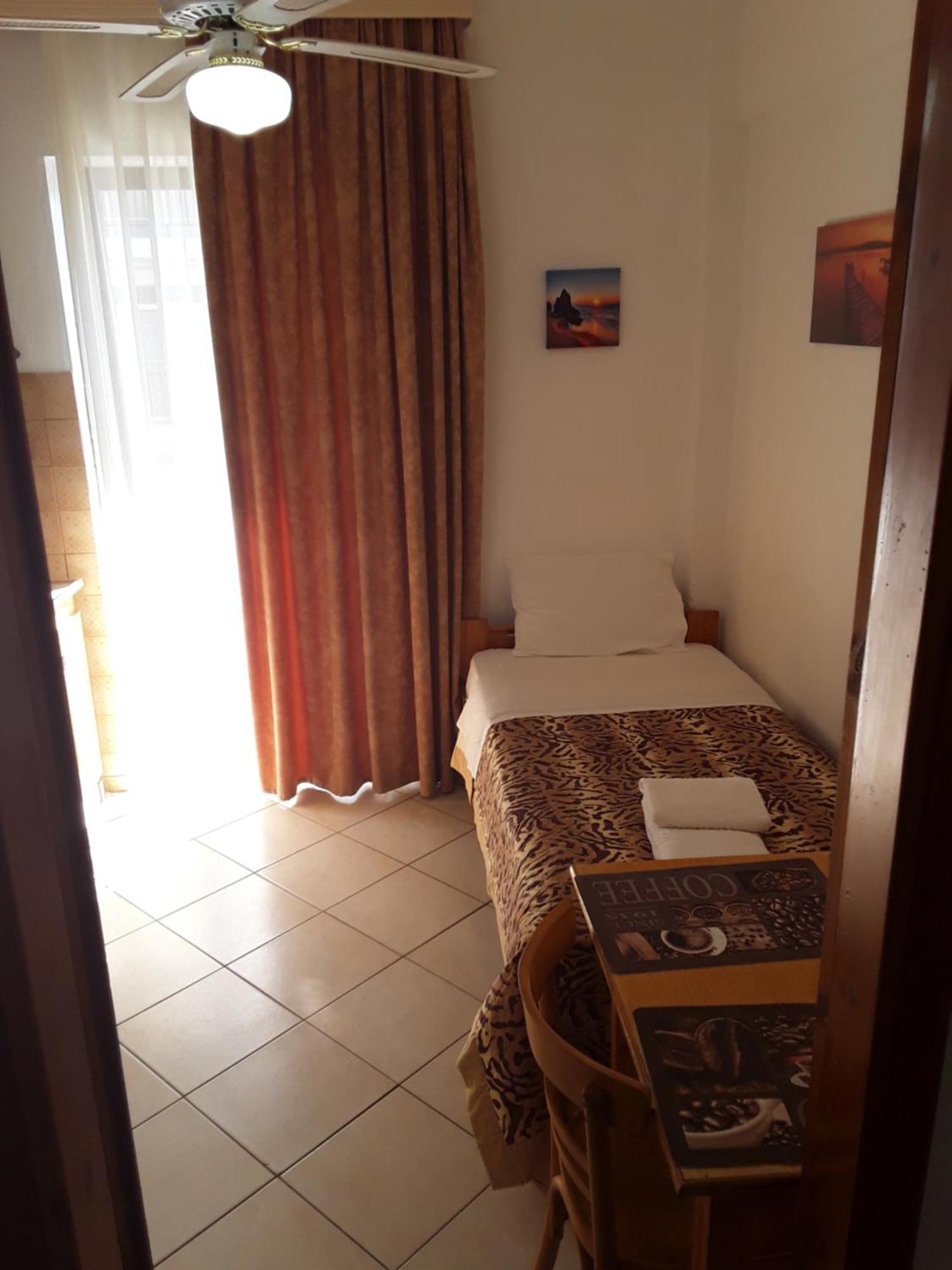 Aparthotel Hause Zorbas Paralia Dionisiou Zimmer foto