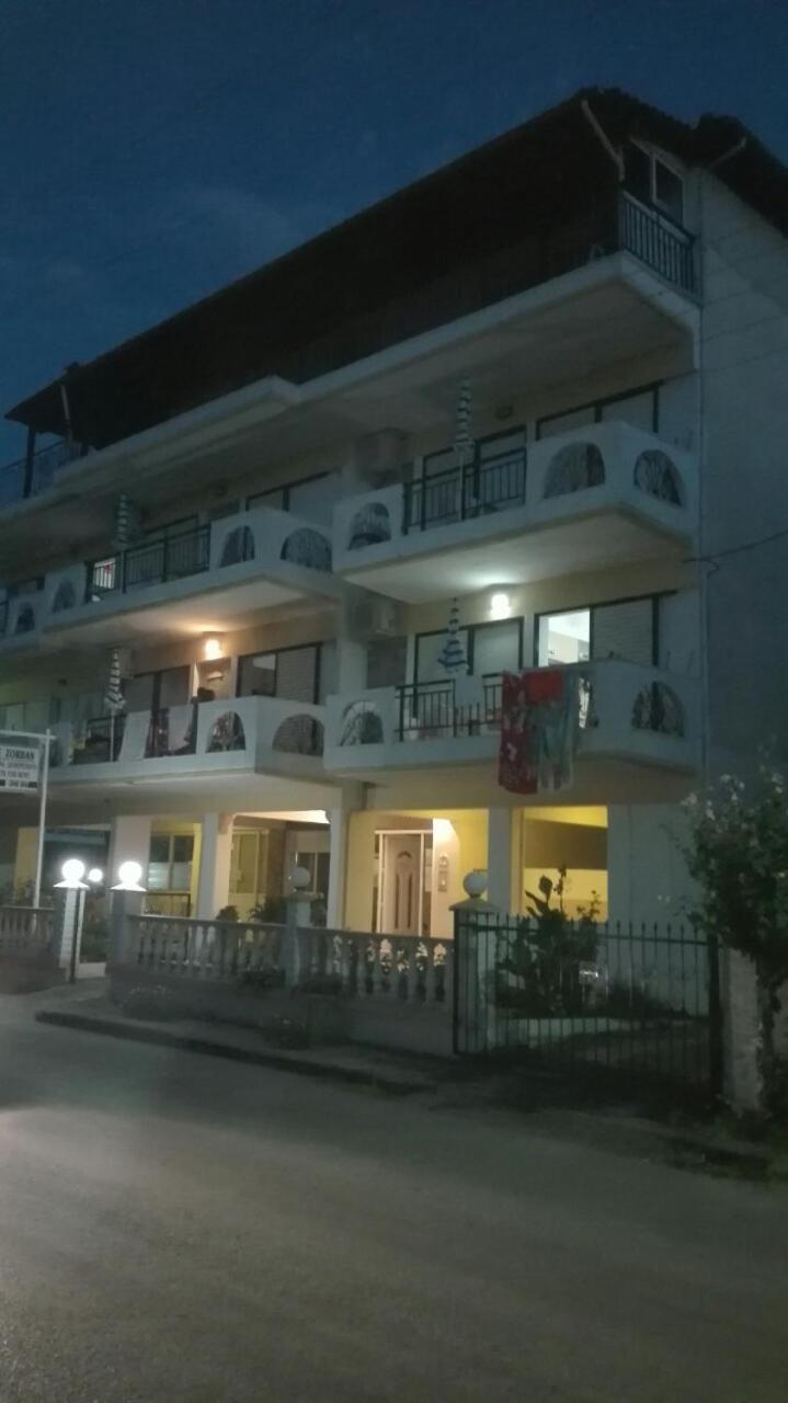 Aparthotel Hause Zorbas Paralia Dionisiou Zimmer foto